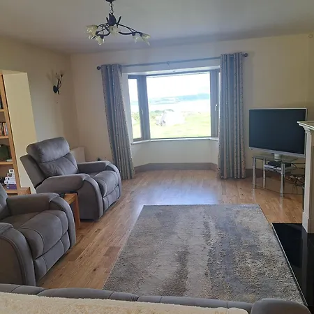 5 Star Overlooking Pets Welcome Holiday home Bucslikane